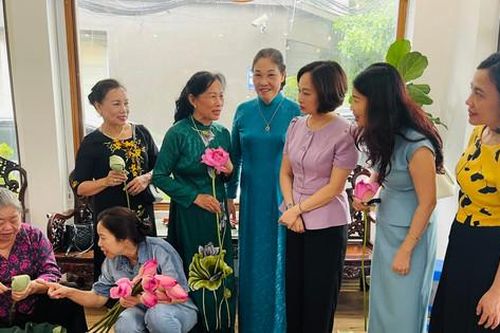 Phụ nữ Thủ đô góp sức bảo tồn và phát huy giá trị sản phẩm nghề truyền thống