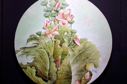 Bộ sưu tập 18 bức tranh sen gây ấn tượng ở Pháp được trưng bày tại Việt Nam