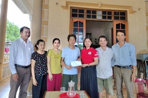 Kết chuyển tấm lòng bạn đọc Báo Sức khỏe và Đời sống tới 2 trường hợp có hoàn cảnh khó khăn