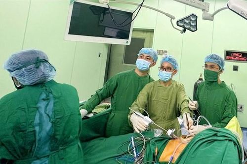 Bệnh viện Đa khoa TP Vinh phẫu thuật cắt thùy phổi bằng nội soi