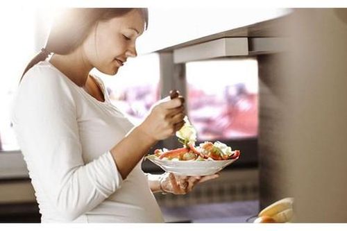 Cảm giác thèm ăn liên tục khi mang thai có bất thường không?