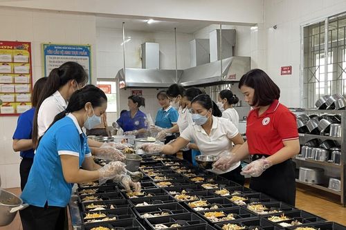 Trao hàng nghìn suất ăn tặng thí sinh tại huyện Ứng Hòa