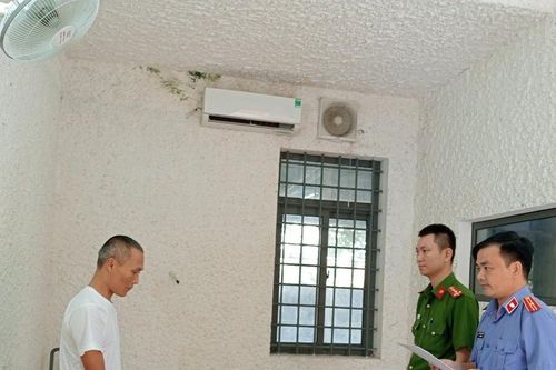Hà Tĩnh: Khởi tố tài xế chở hàng qua Lào rồi mua pháo về sử dụng
