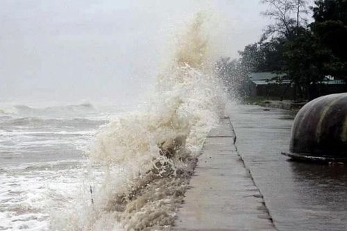 Chủ động ứng phó với áp thấp trên biển Đông