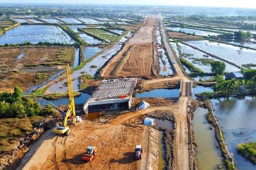 Bộ GTVT thí điểm dùng cát biển đắp nền đường dự án cao tốc Hậu Giang - Cà Mau