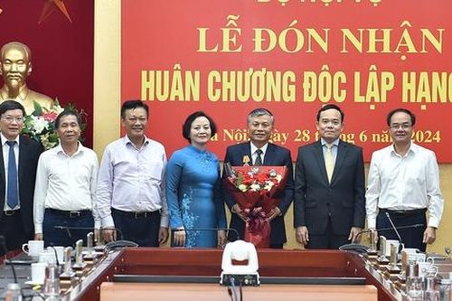 Trao tặng Huân chương Độc lập hạng Ba cho Thứ trưởng Bộ Nội vụ Nguyễn Trọng Thừa