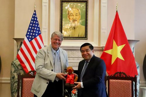 'Việt Nam có cơ hội rất lớn để phát triển công nghiệp bán dẫn và AI'