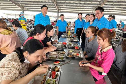 Khảo sát kết quả thực hiện nghị quyết của Trung ương Đảng về công tác Công đoàn tại Sóc Trăng