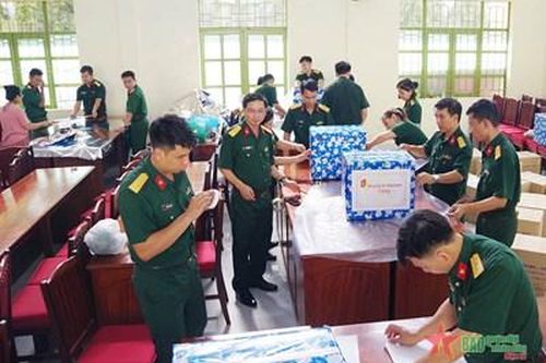 Đoàn kết, thi đua, xây dựng kho an toàn, vững mạnh