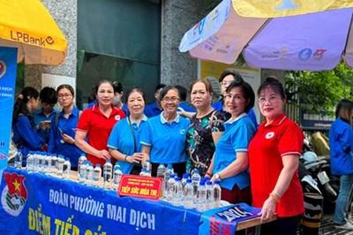 Hà Nội: Phụ nữ Thủ đô chung tay tiếp sức mùa thi