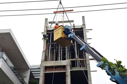 Chớ đùa với điện!