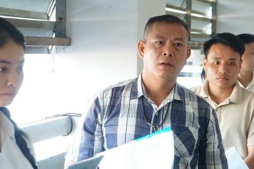 Thí sinh U50 dự thi tốt nghiệp THPT: 'Tôi muốn tiếp tục việc học để làm gương cho các con'