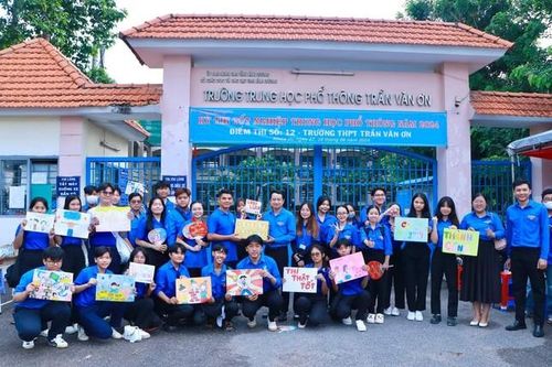 Hội Sinh viên tỉnh Bình Dương thăm hỏi, động viên các đội hình 'Tiếp sức mùa thi' năm 2024