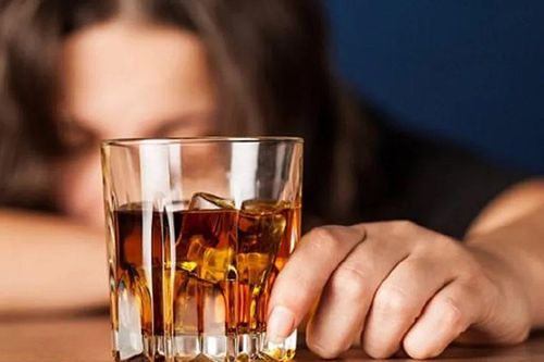 Cảnh báo về ngộ độc rượu