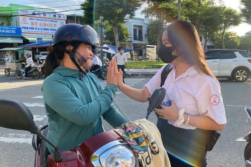Nụ cười rạng rỡ xua tan áp lực mùa thi