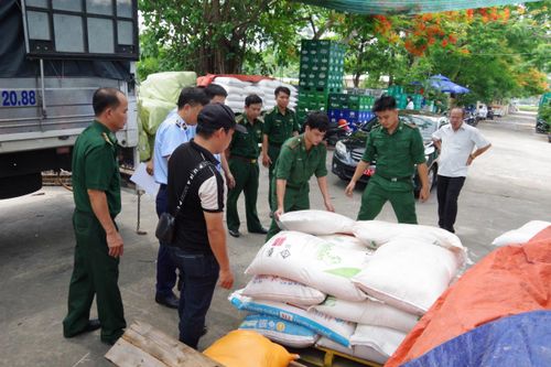 Phát hiện kho hàng chứa hơn 7 tấn hàng hóa không có hóa đơn, chứng từ