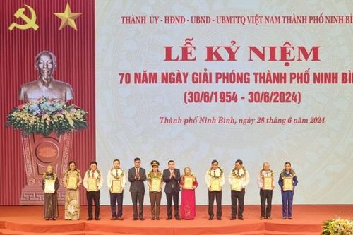 Ninh Bình: Tổ chức lễ kỷ niệm 70 năm ngày giải phóng Thành phố