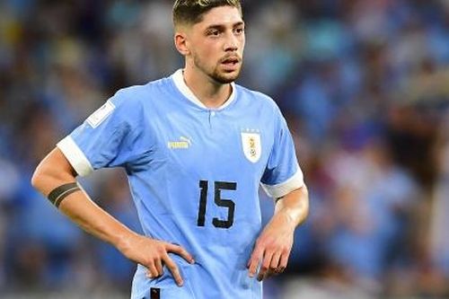 Valverde bùng nổ trong ngày Uruguay thắng đậm