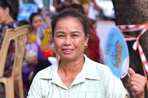 Phụ huynh vượt hơn 100km xuống phố động viên con, cháu thi tốt