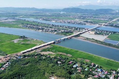 Hơn 50 trụ cầu bắc qua sông Gianh thuộc cao tốc Bắc – Nam 'dính' phải hang động