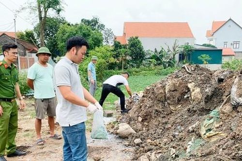 Khởi tố kẻ chôn lấp hơn 400 tấn chất thải để san lấp ao, gây ô nhiễm