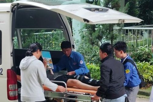 Nam sinh bị tai nạn gãy chân ở Bảo Lộc không thể tiếp tục dự thi