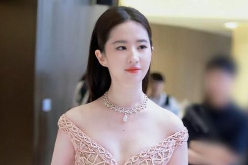 Lưu Diệc Phi nhạt nhòa