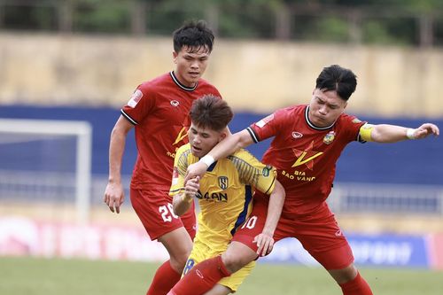Cuộc đua né play-off: SLNA bất lợi, HAGL sẵn sàng cho kịch bản xấu
