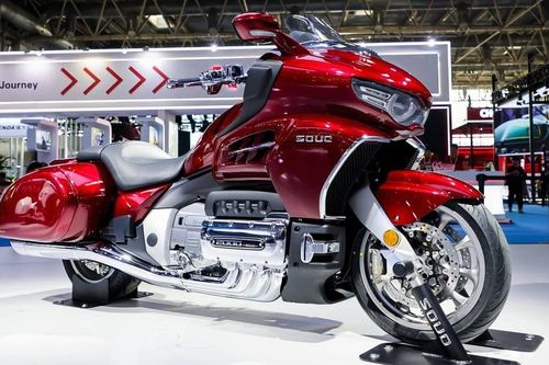 Mô tô Trung Quốc GWS S2000 ra mắt, mạnh hơn 'Vua đường trường' Honda Gold Wing