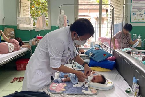 Nhiều trẻ sơ sinh ở TPHCM mắc ho gà chuyển nặng