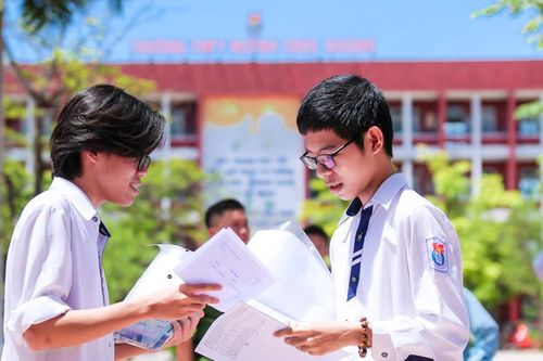 Đề bài thi tổ hợp KHXH 'dễ thở', đề tổ hợp KHTN khó và dài