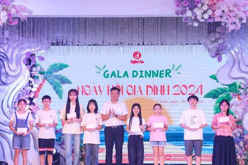 Sôi nổi Gala Dinner 'Ngày hội gia đình' Báo Nghệ An năm 2024