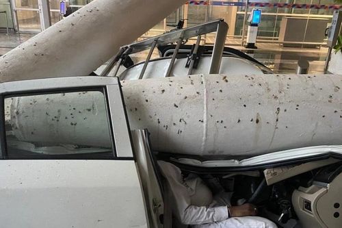 Hiện trường sập mái vòm sân bay Delhi làm một người thiệt mạng