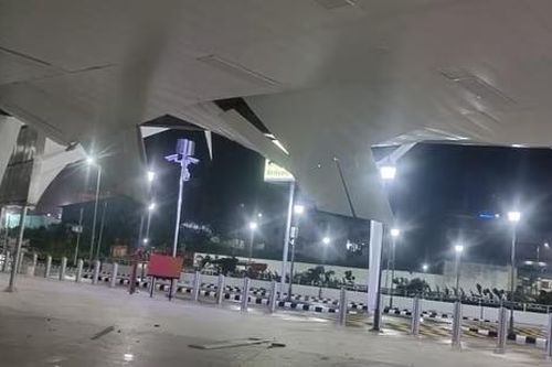 Sập mái che sân bay ở thủ đô New Delhi, ít nhất 1 người thiệt mạng