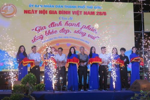 TP Hồ Chí Minh: Khai mạc lễ hội mùa hè sôi động bên bờ sông Sài Gòn