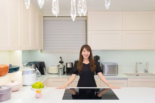 BTV Diệp Chi khoe căn bếp sáng bóng, góc nào cũng hiện đại đến từng chi tiết