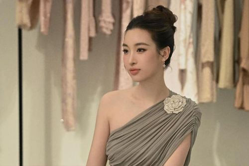 'Hoa hậu nghèo nhất' Đỗ Mỹ Linh dát phụ kiện hơn 1,2 tỷ khi dự sự kiện
