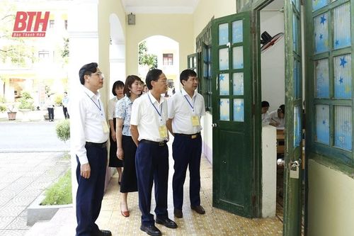 Thí sinh hoàn thành buổi thi Tổ hợp Khoa học tự nhiên và Khoa học xã hội