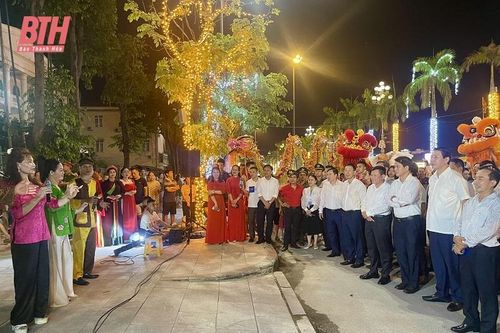 Khai trương phố đi bộ Phan Chu Trinh và không gian văn hóa Quảng trường Lam Sơn