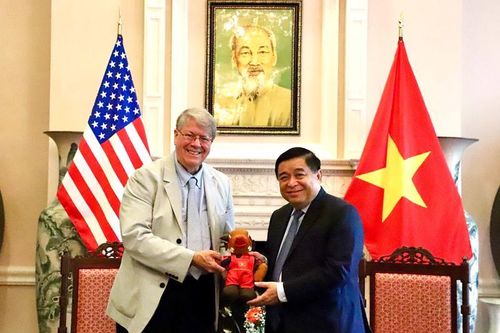 Việt Nam và Hoa Kỳ tăng cường hợp tác đầu tư trong lĩnh vực bán dẫn và AI