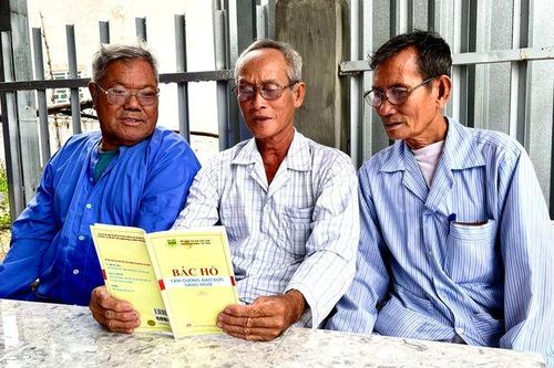 Ra mắt mô hình 'Xây dựng không gian văn hóa Hồ Chí Minh, Tôn Đức Thắng', tại xã Thoại Giang