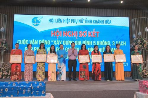 Hội Liên hiệp Phụ nữ tỉnh Khánh Hòa: Sơ kết Cuộc vận động 'Xây dựng gia đình 5 không, 3 sạch'