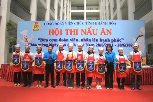 Sôi nổi hội thi nấu ăn 'Bữa cơm đoàn viên, nhân lên hạnh phúc'