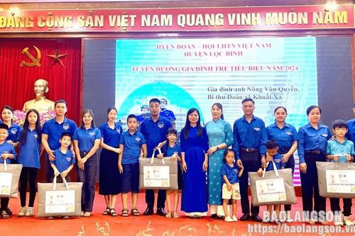 Chung tay xây dựng gia đình văn hóa, hạnh phúc