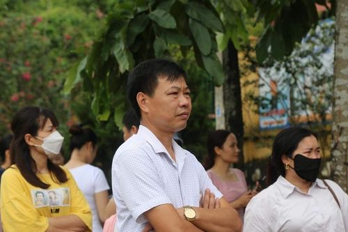 Phụ huynh vui, buồn cùng sĩ tử