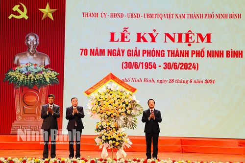 Kỷ niệm 70 năm Ngày giải phóng thành phố Ninh Bình: Thắp lên niềm tin, khơi dậy khát vọng phát triển