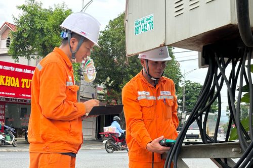 Điện lực Thanh Sơn nỗ lực đảm bảo an toàn lưới điện mùa mưa bão