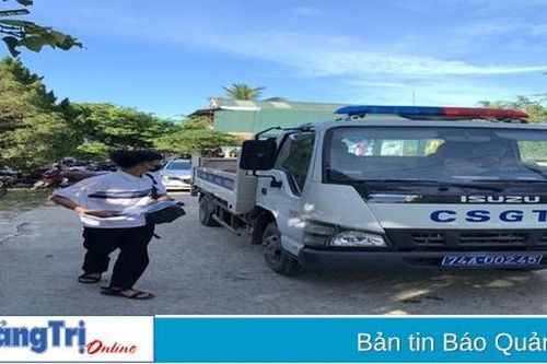Hải Lăng: Cảnh sát giao thông đưa thí sinh đến điểm thi