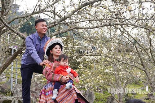 Gia đình hạnh phúc ở Bản Lục