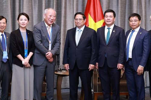 Bộ trưởng Nguyễn Hồng Diên tháp tùng Thủ tướng Phạm Minh Chính tiếp một số doanh nghiệp hàng đầu Trung Quốc